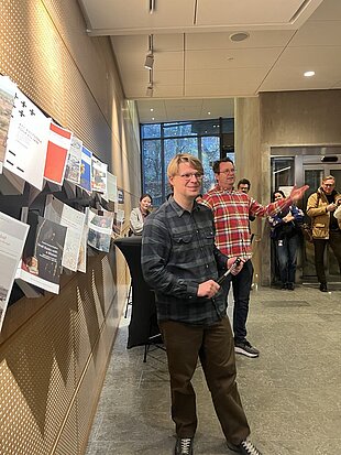 Simon Halberg har spikat sin avhandling. Foto.